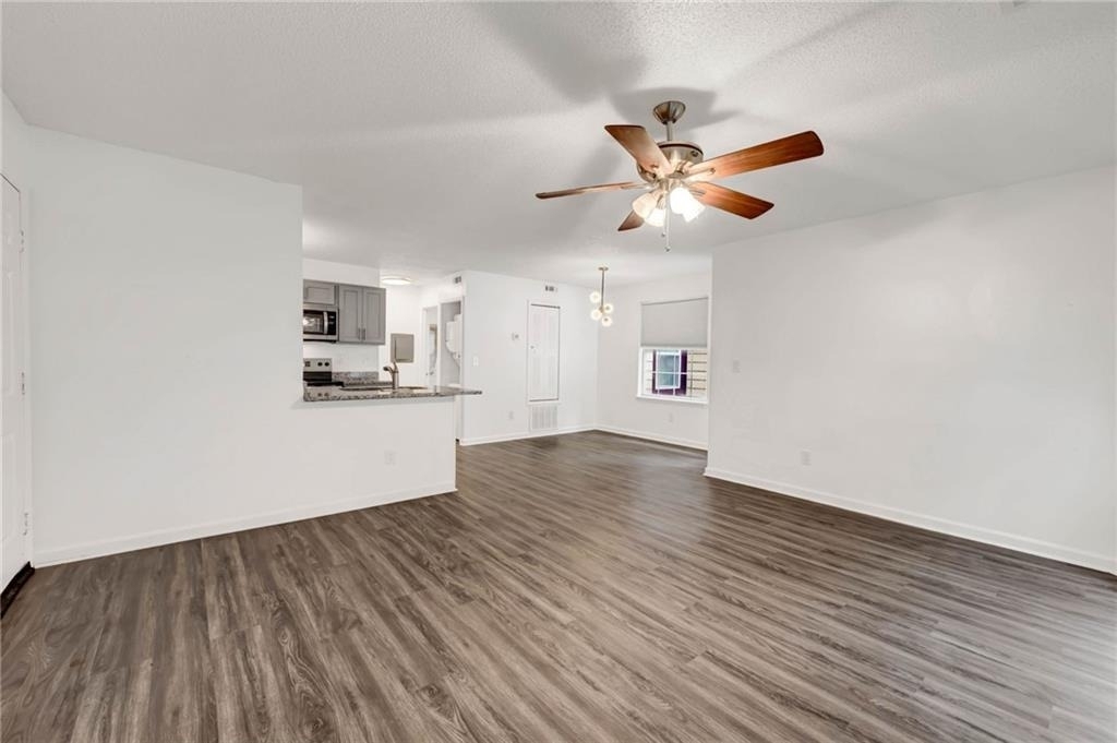 1004 Sandy Lane Drive - Photo 4
