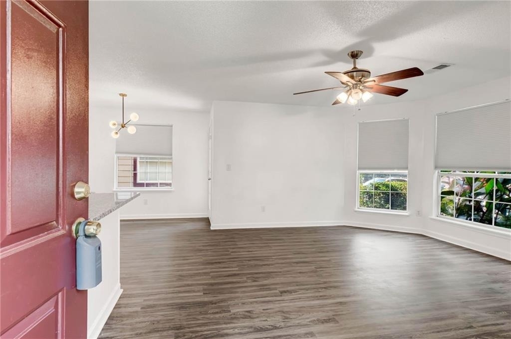 1004 Sandy Lane Drive - Photo 2