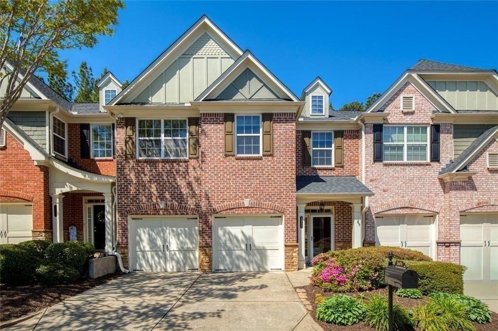 1404 Lexington Dr - Photo 2