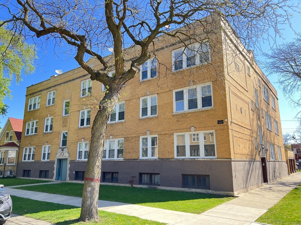 1107 N Avers Avenue - Photo 0