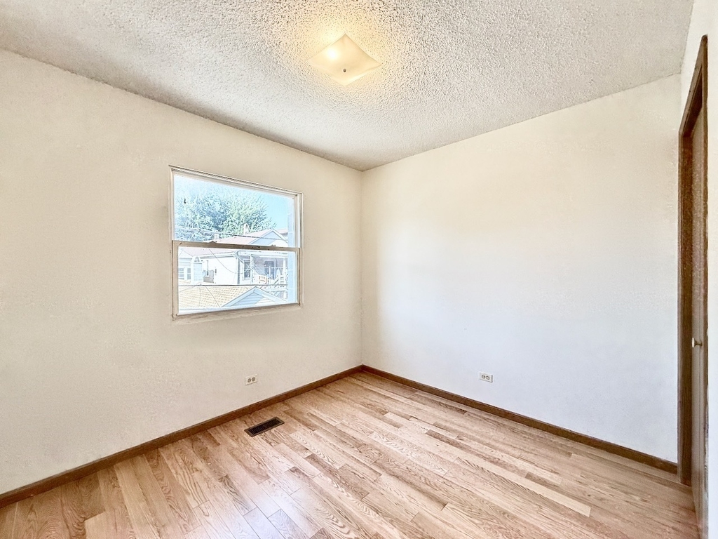 222 W 26th Street - Photo 15