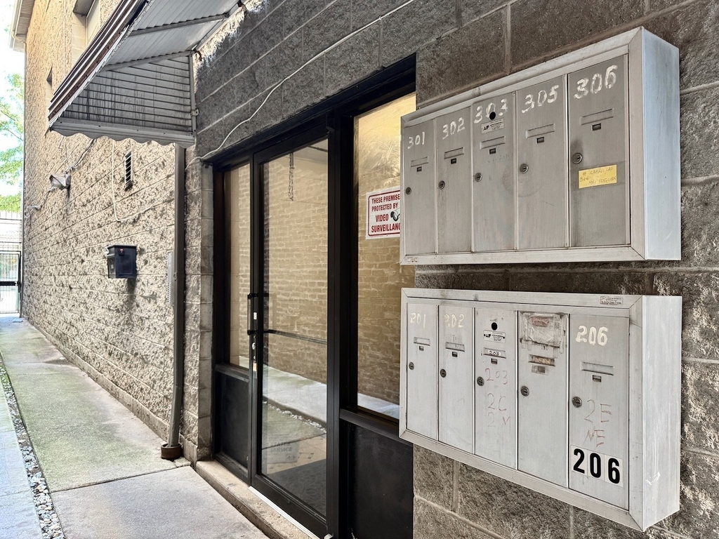222 W 26th Street - Photo 2