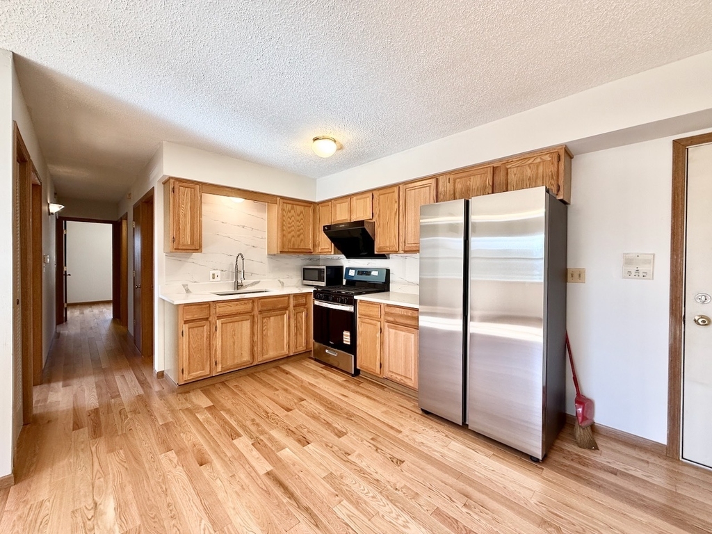 222 W 26th Street - Photo 8