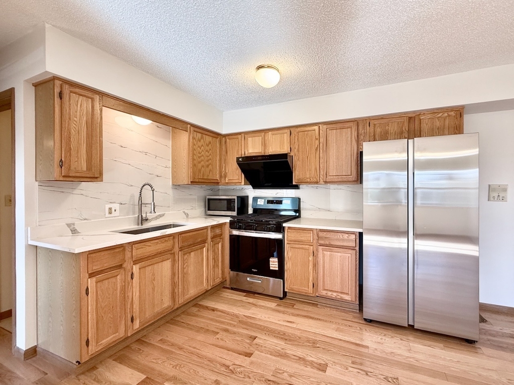 222 W 26th Street - Photo 4