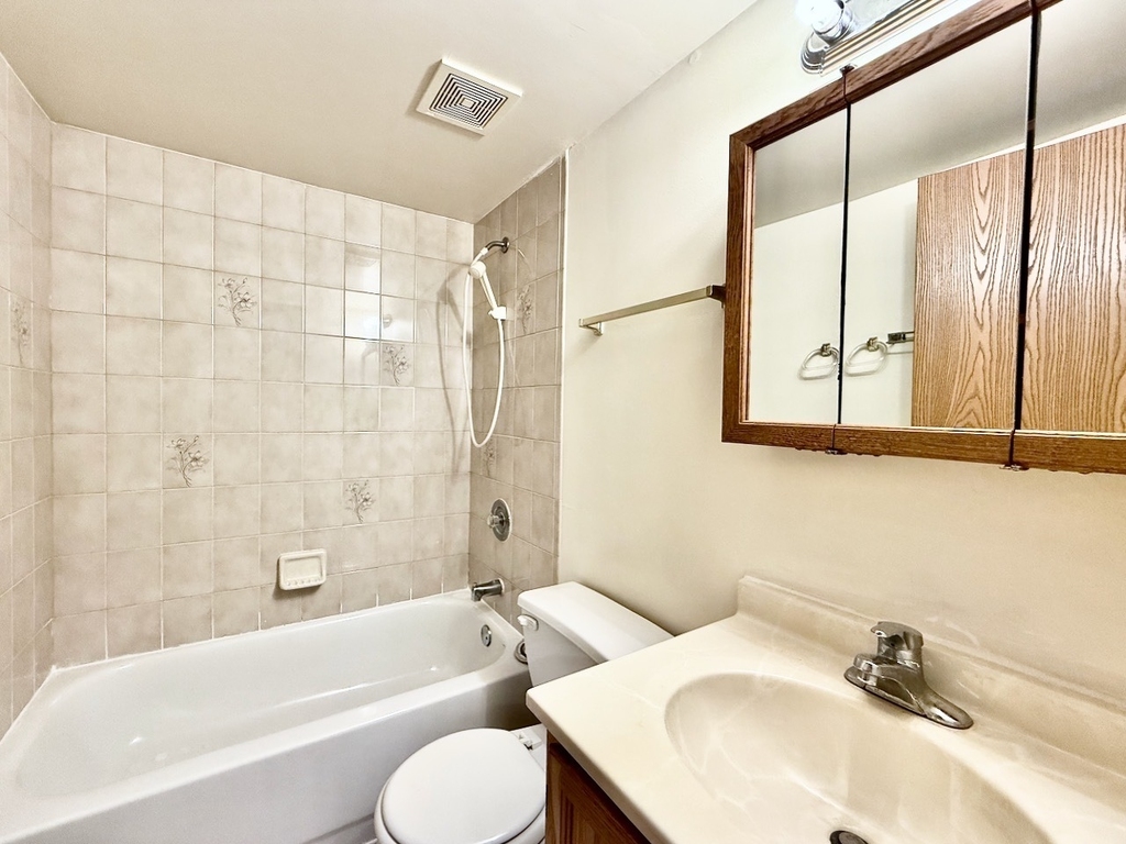 222 W 26th Street - Photo 14