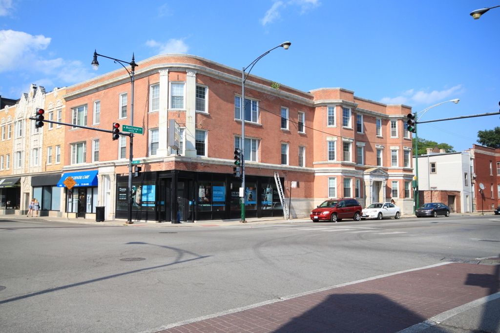 1414 W Montrose Avenue - Photo 0