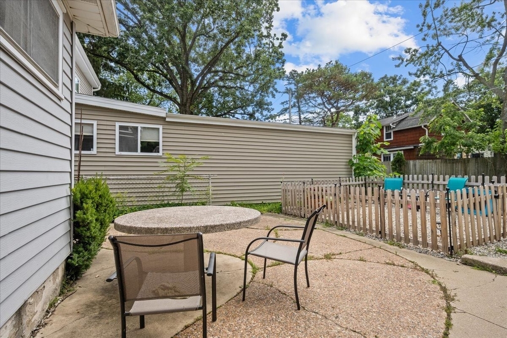2490 Green Bay Road - Photo 14