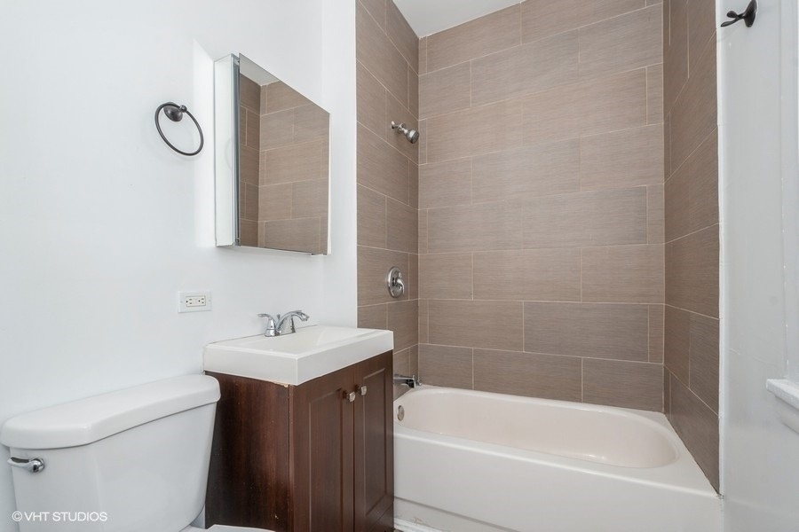 4248 N Lamon Avenue - Photo 3