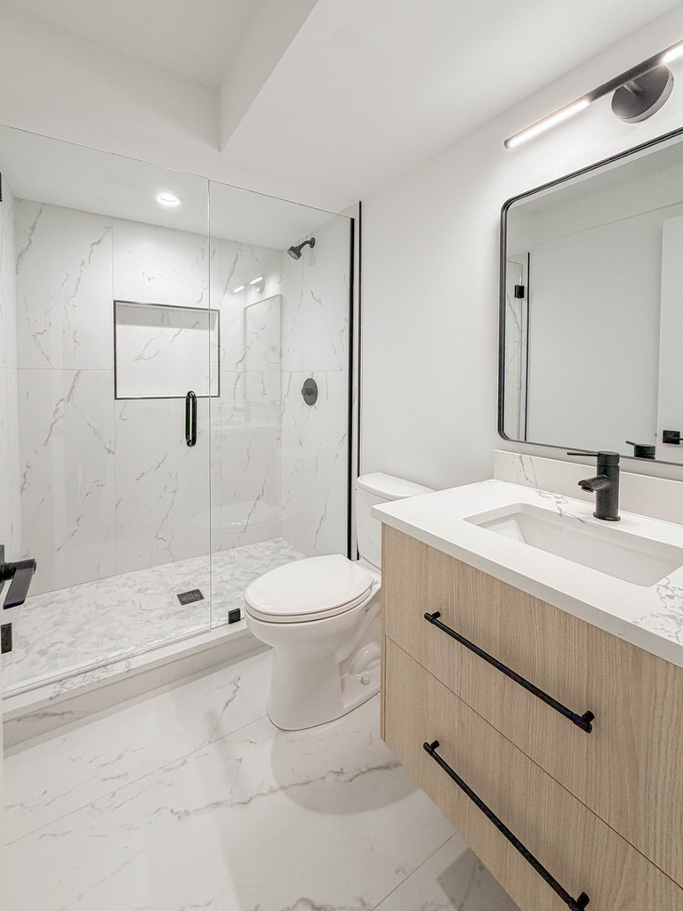 2113 N Kenmore Avenue - Photo 8