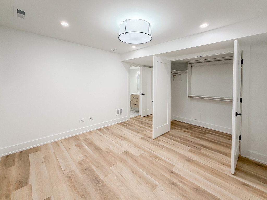 2113 N Kenmore Avenue - Photo 7