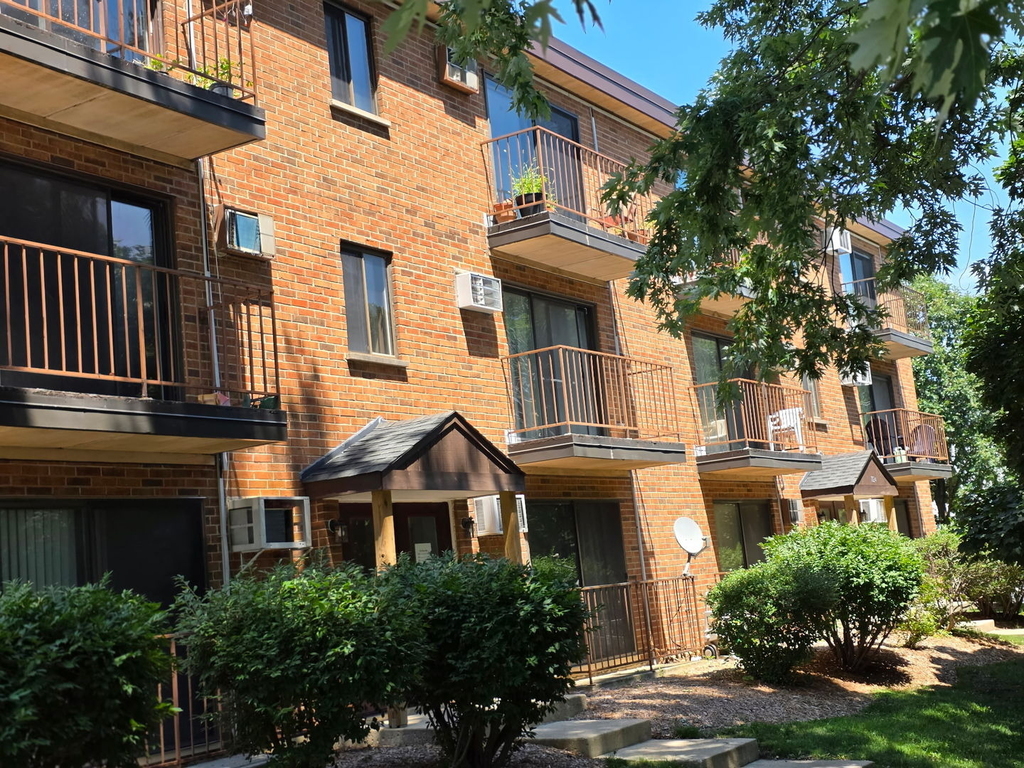 724 Warren Avenue - Photo 1