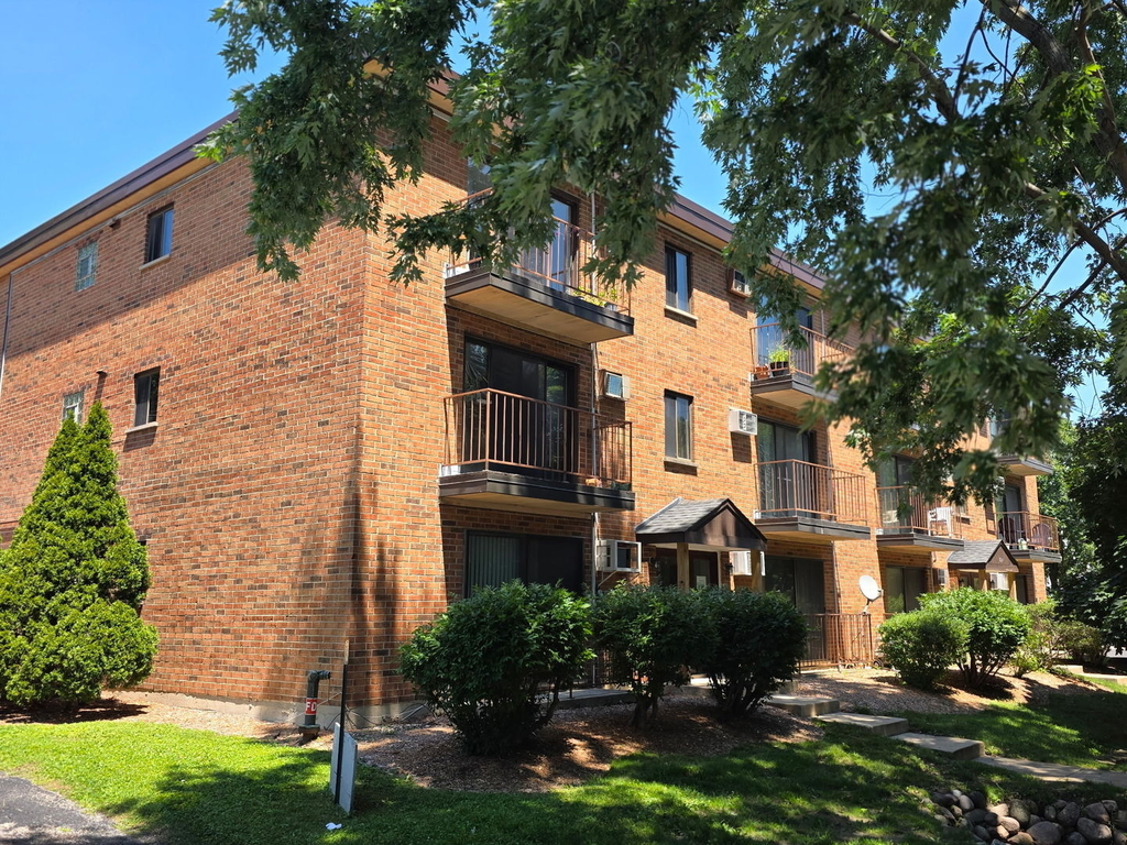 724 Warren Avenue - Photo 0