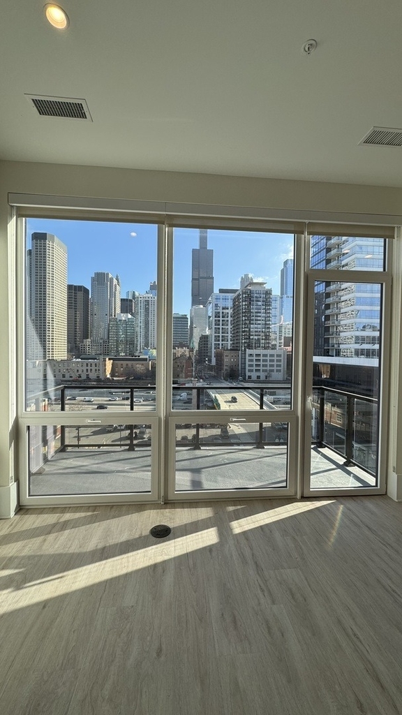 812 W Adams Street - Photo 1