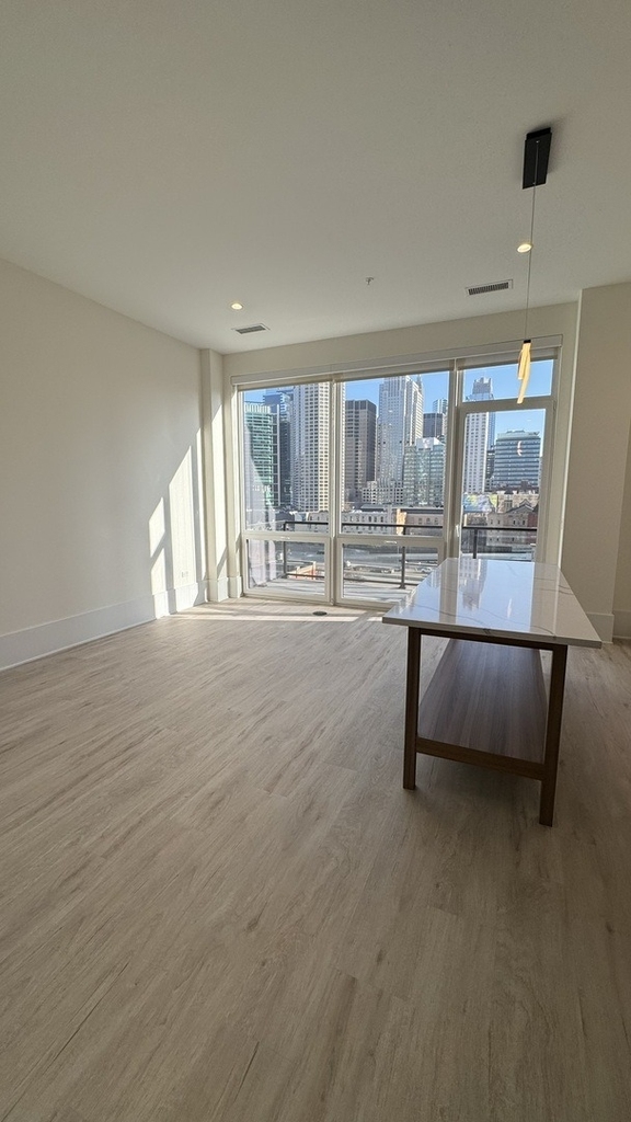 812 W Adams Street - Photo 3