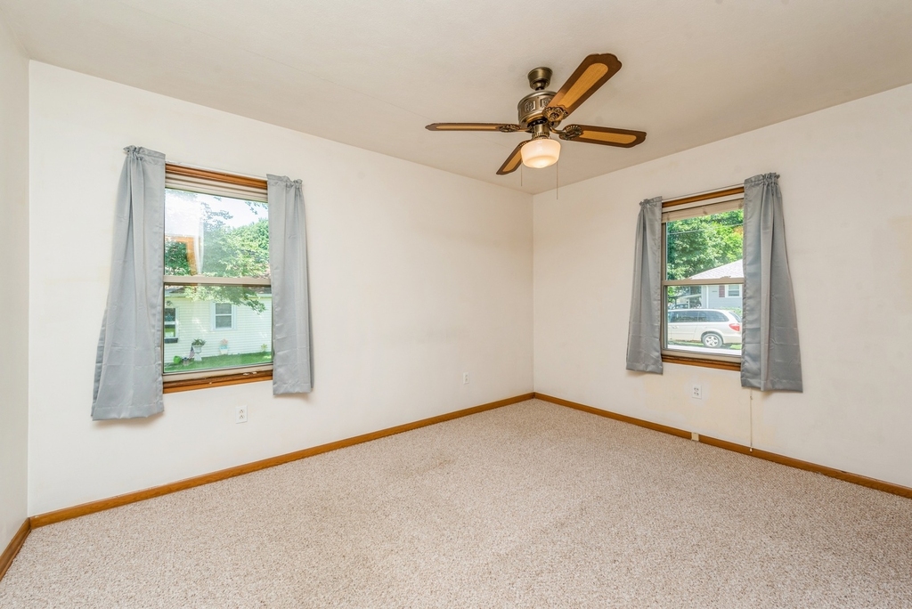319 N Lord Avenue - Photo 16
