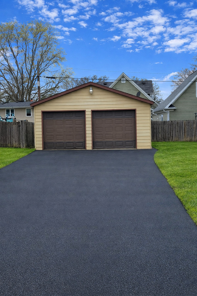 319 N Lord Avenue - Photo 1