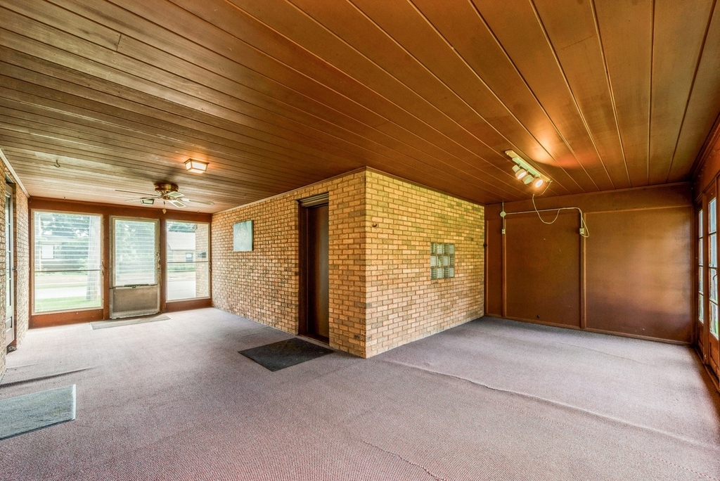 319 N Lord Avenue - Photo 3