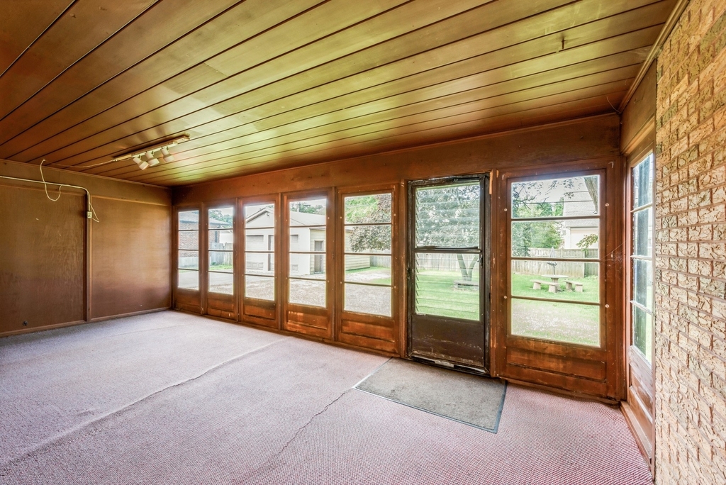 319 N Lord Avenue - Photo 5