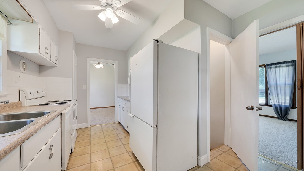 319 N Lord Avenue - Photo 8