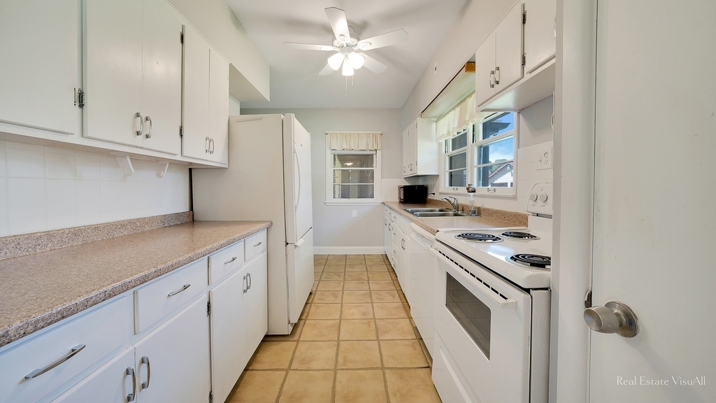 319 N Lord Avenue - Photo 9