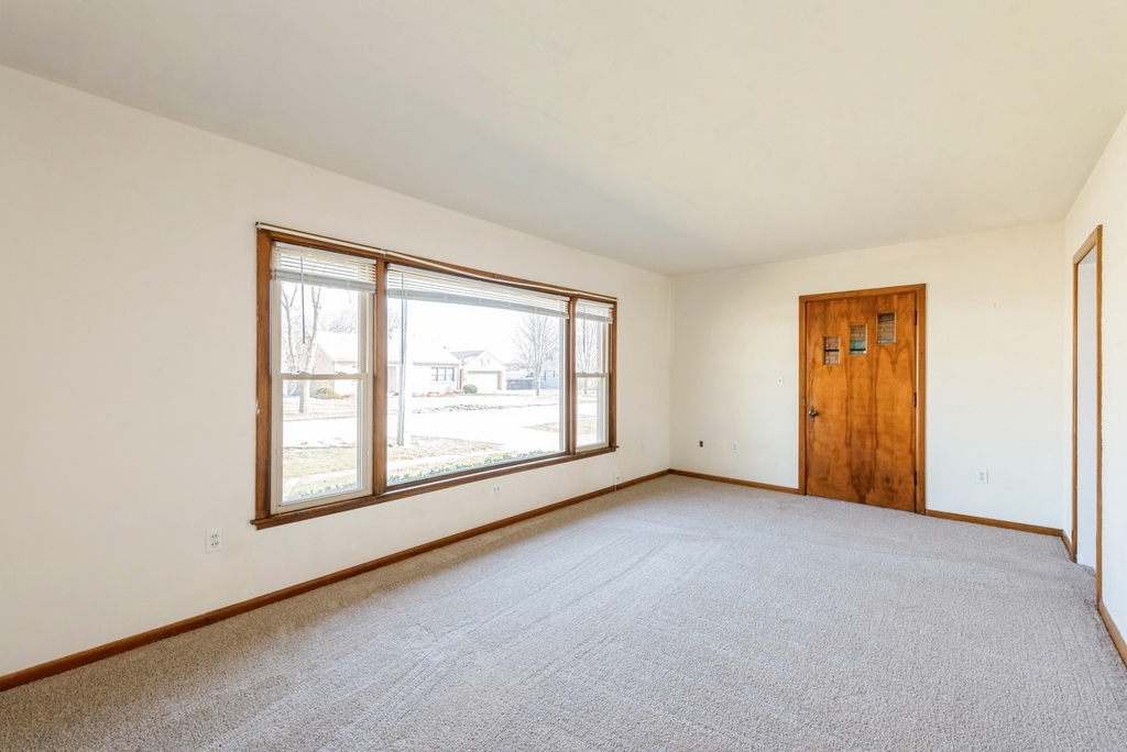 319 N Lord Avenue - Photo 7