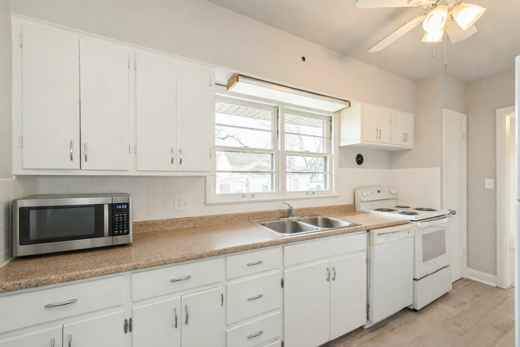 319 N Lord Avenue - Photo 10