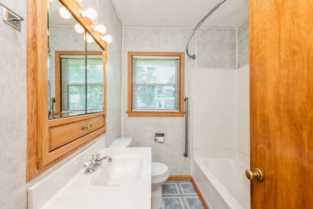 319 N Lord Avenue - Photo 14