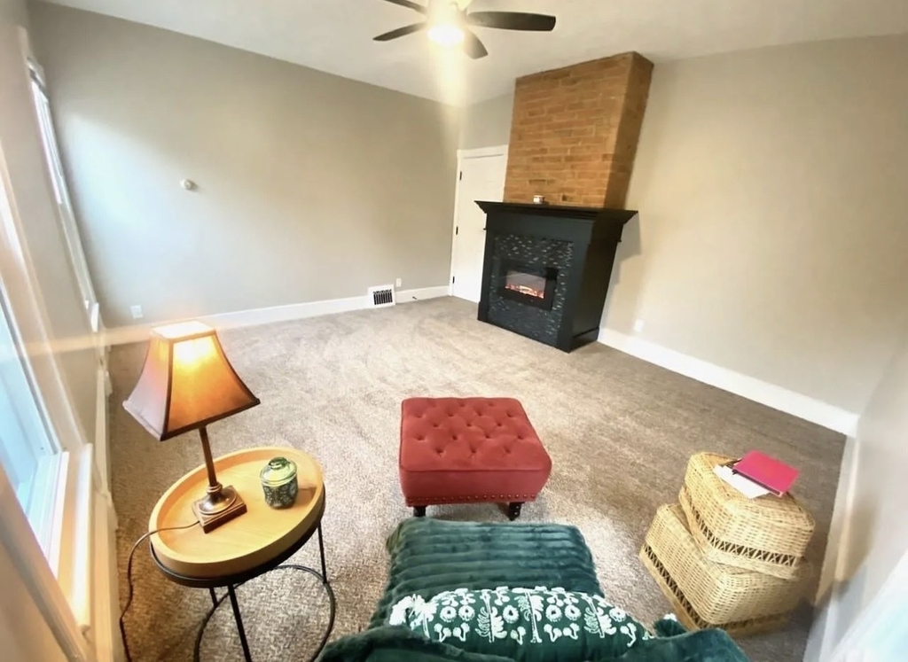 612 1/2 E Chestnut Street - Photo 9