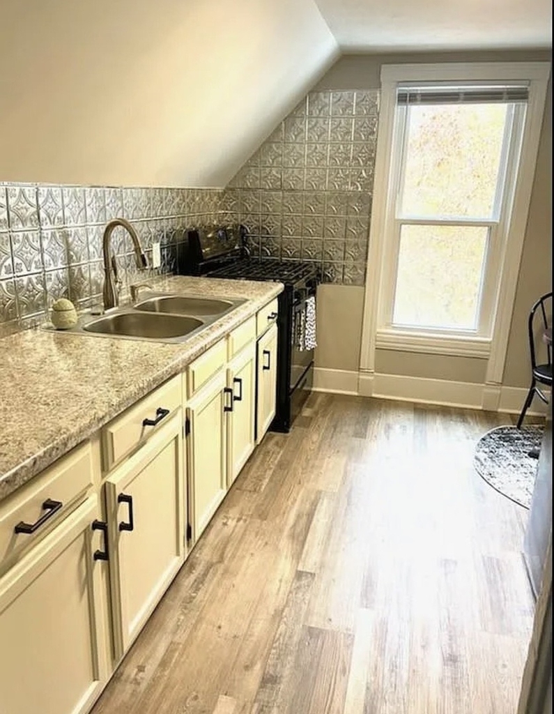 612 1/2 E Chestnut Street - Photo 7