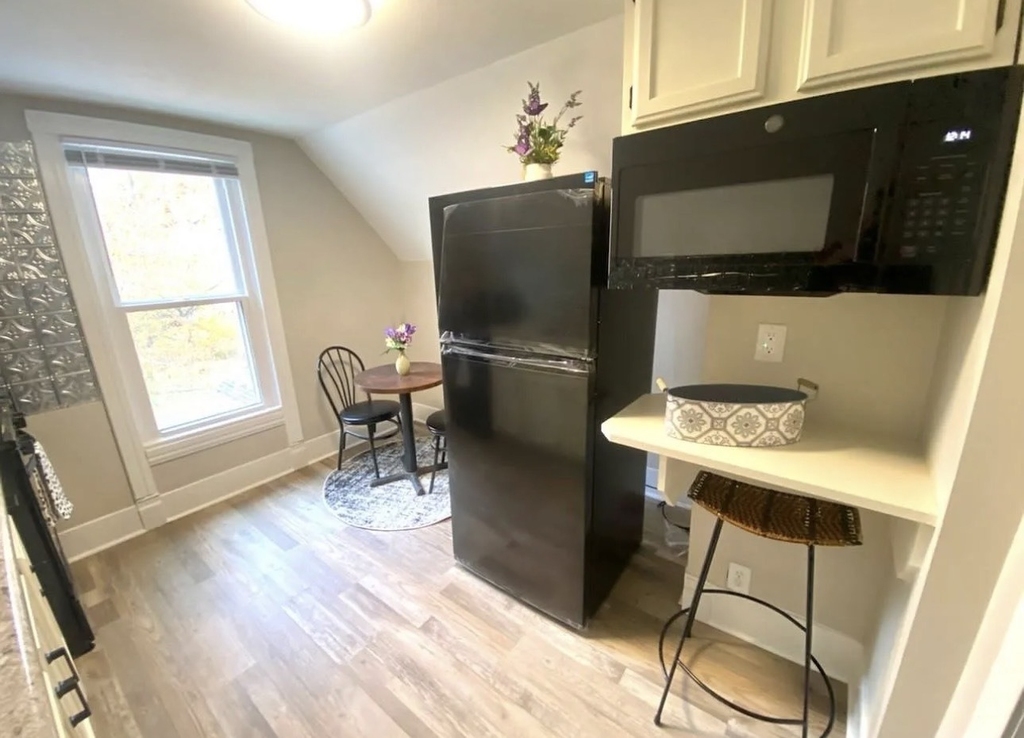 612 1/2 E Chestnut Street - Photo 5