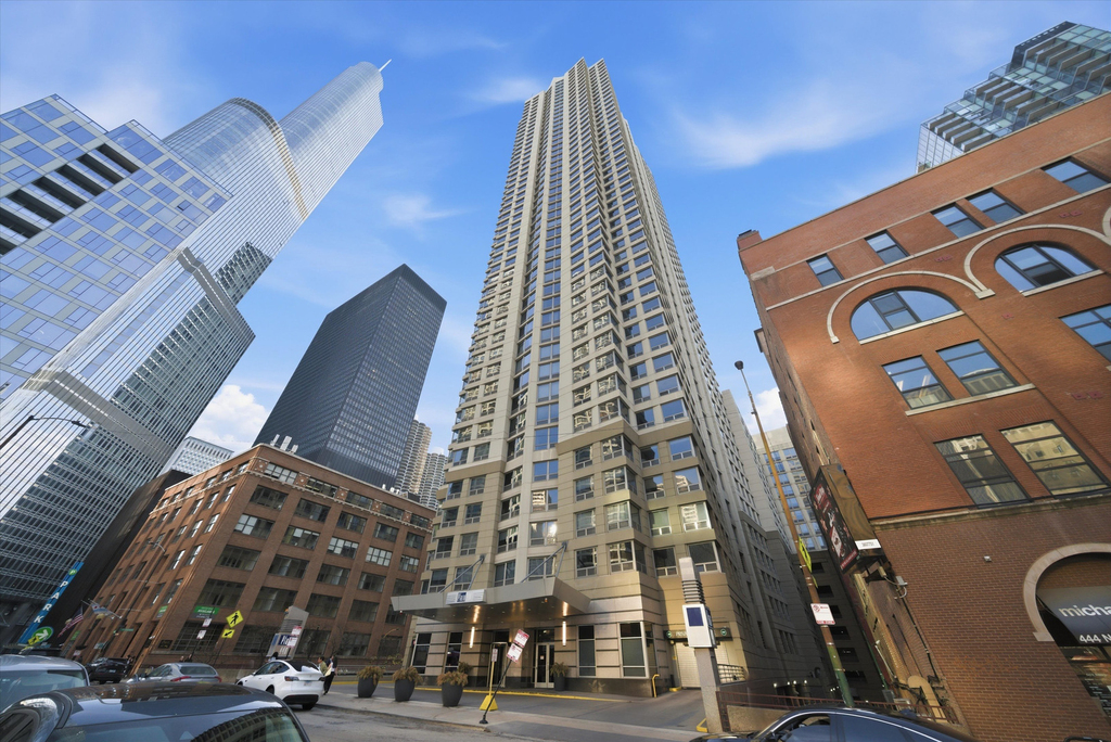 440 N Wabash Avenue - Photo 0