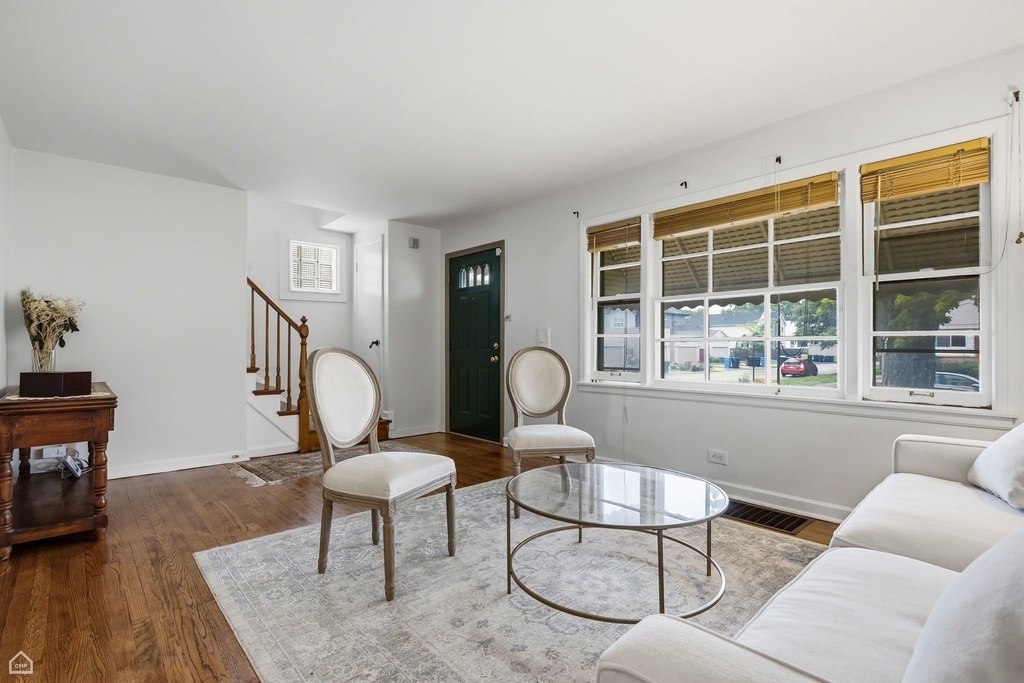 6558 N Troy Street - Photo 2