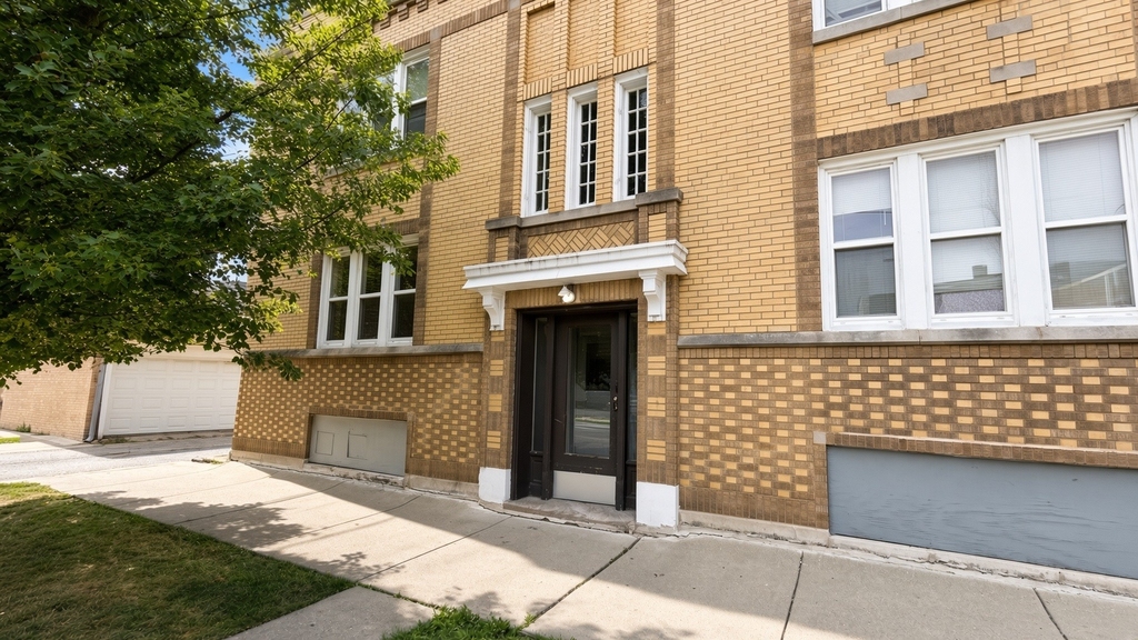 3018 N Karlov Avenue - Photo 0
