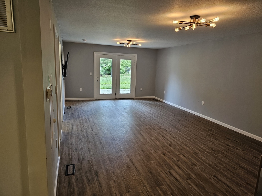 1806 S Cottage Grove Avenue - Photo 2