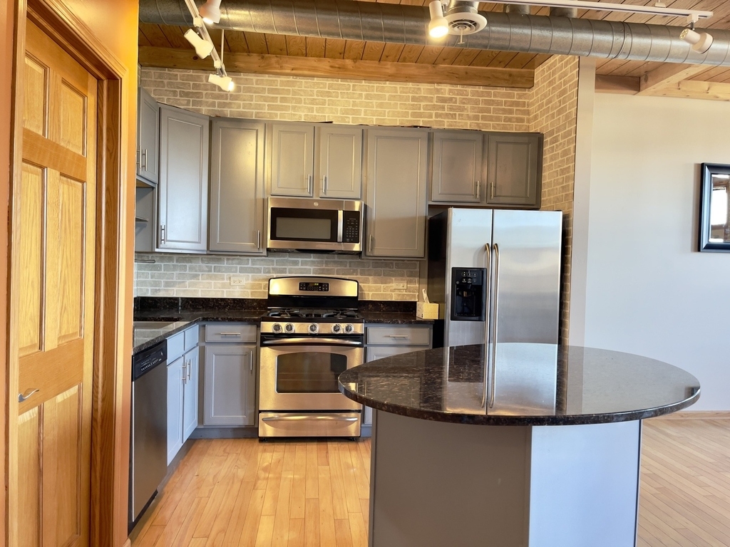 1675 Town Center Street - Photo 7