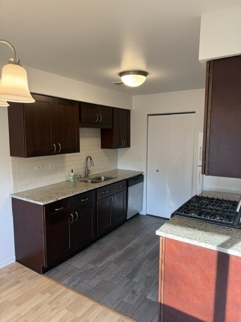 705 E Whispering Oaks Drive - Photo 4
