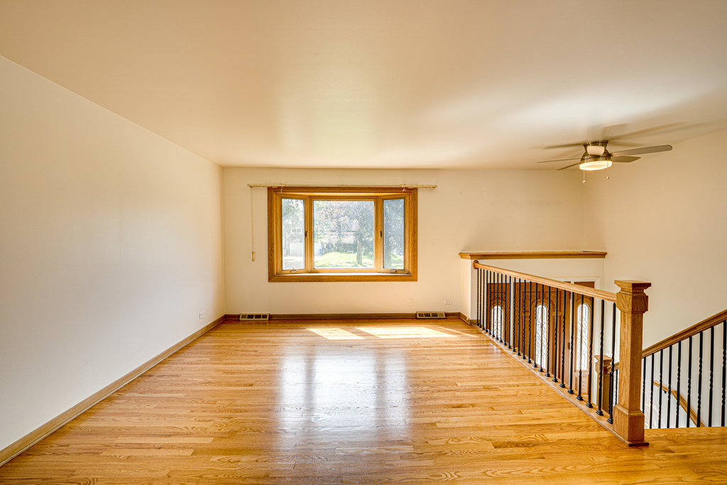 1015 Wilson Avenue - Photo 2