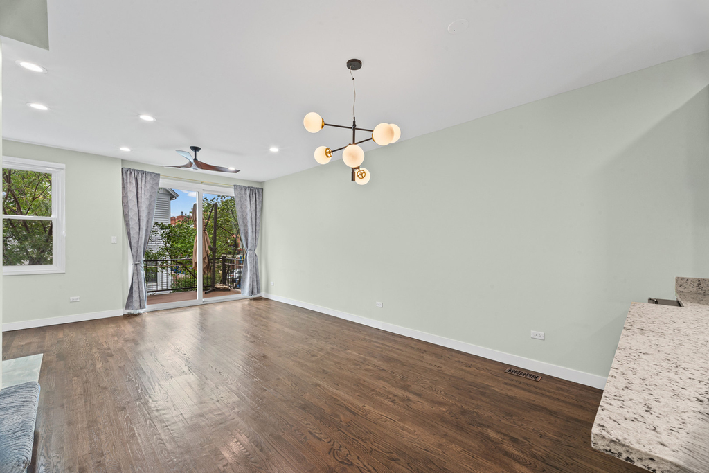 1835 W Oakdale Avenue - Photo 2