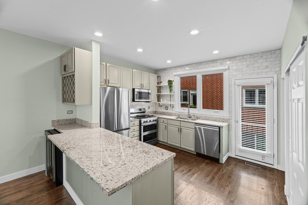 1835 W Oakdale Avenue - Photo 5