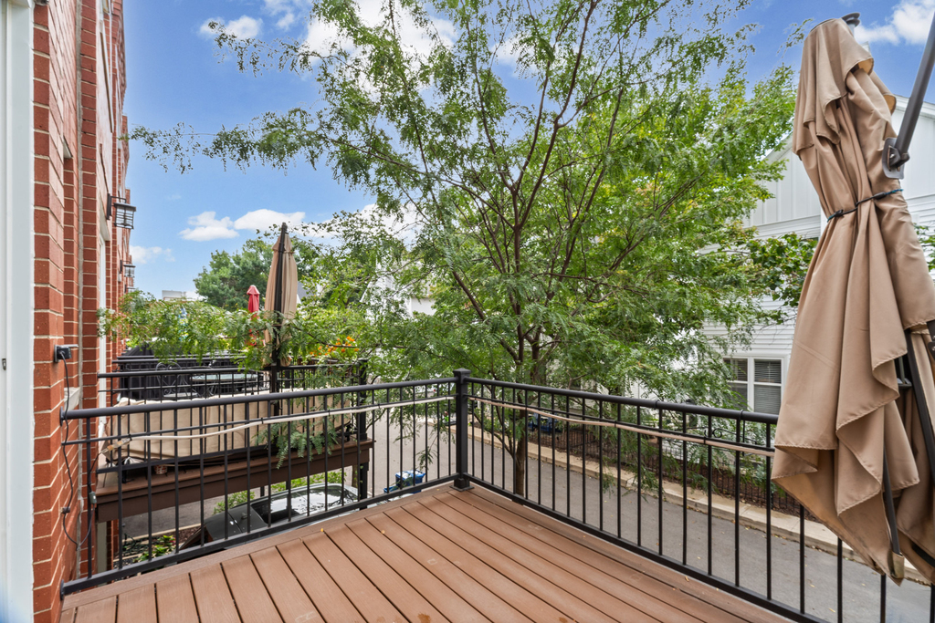 1835 W Oakdale Avenue - Photo 8