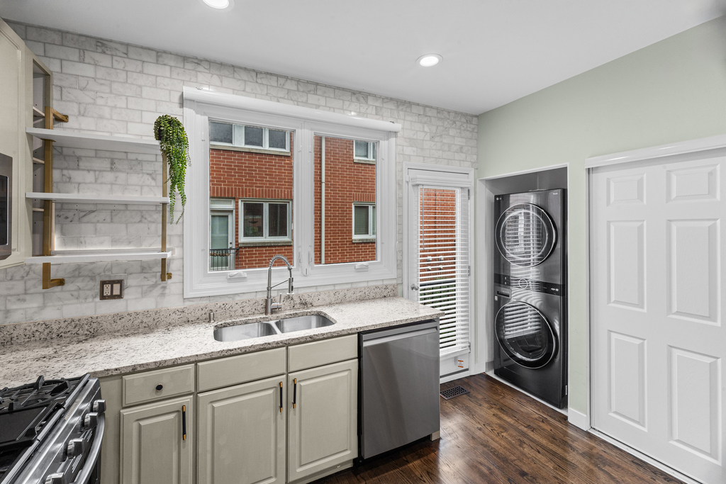 1835 W Oakdale Avenue - Photo 6