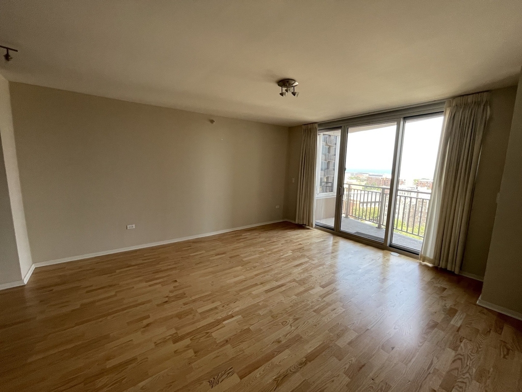 807 Davis Street - Photo 4