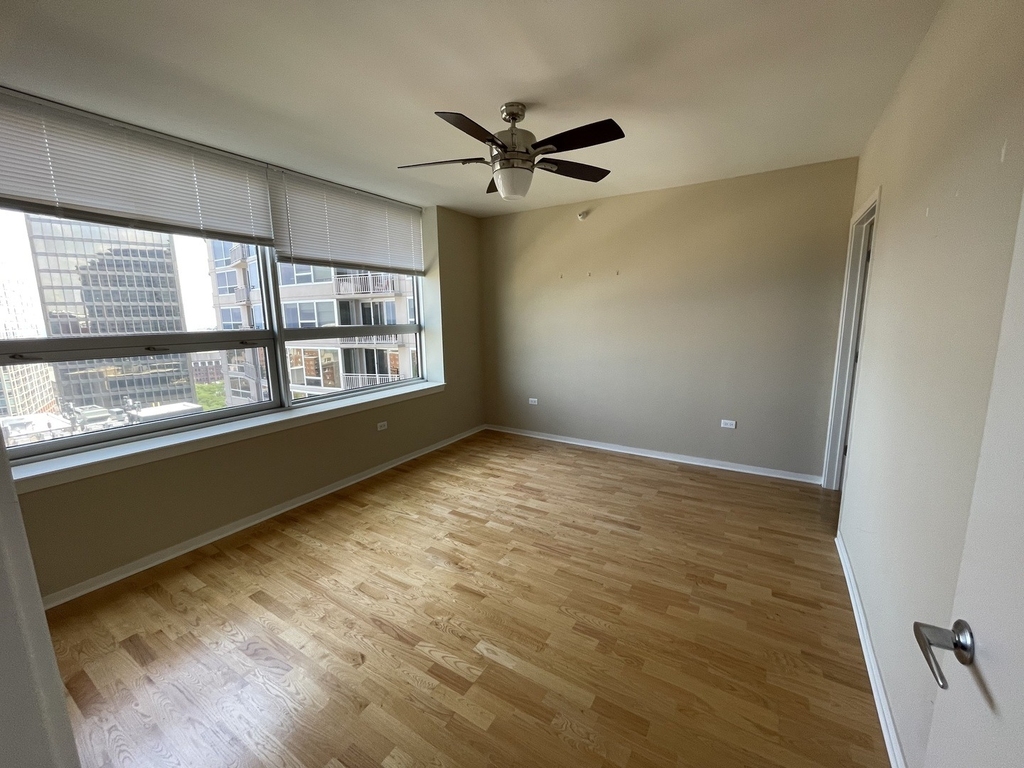 807 Davis Street - Photo 3