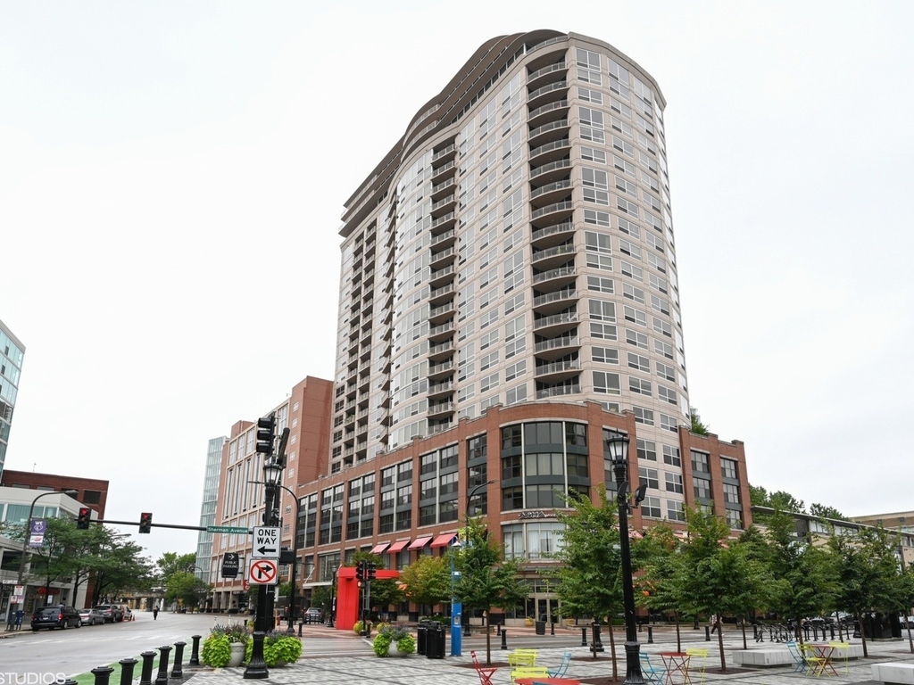 807 Davis Street - Photo 0