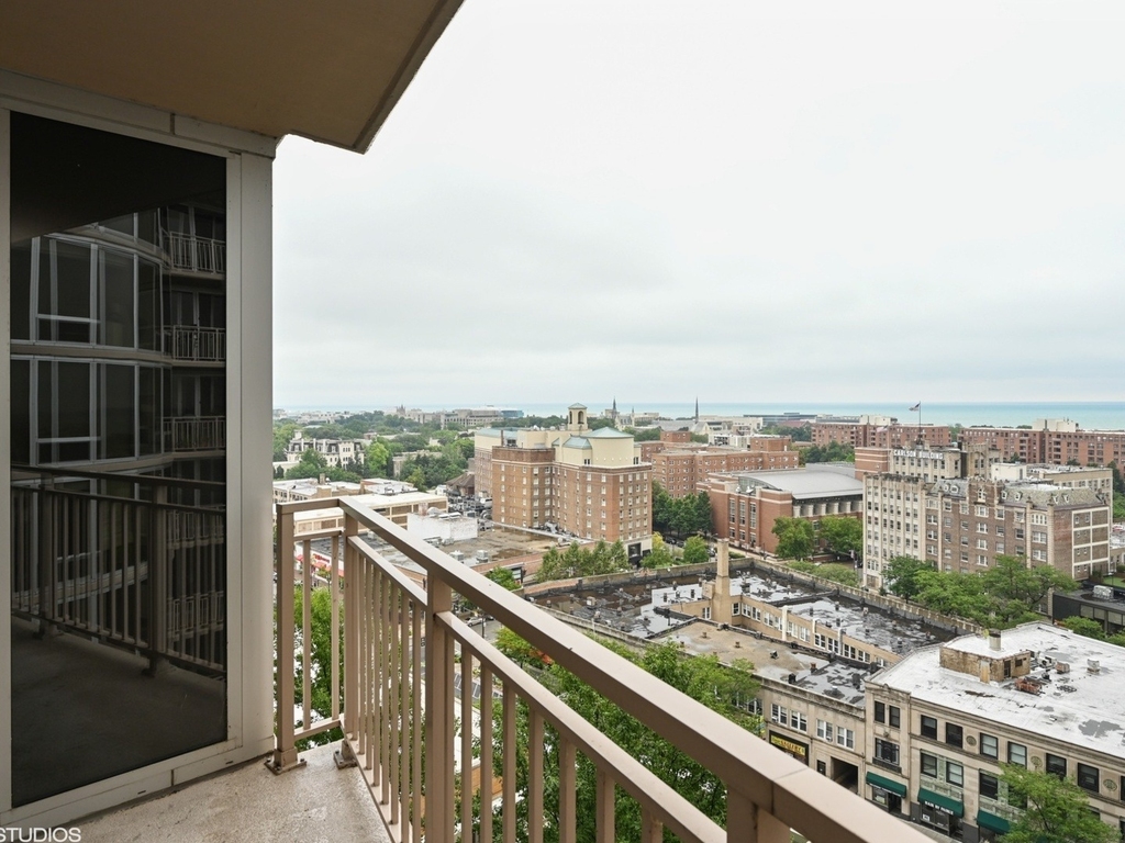 807 Davis Street - Photo 5