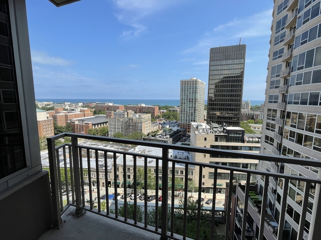 807 Davis Street - Photo 6