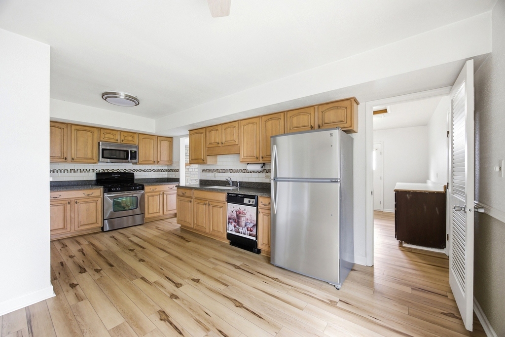 190 S Circle Avenue - Photo 9