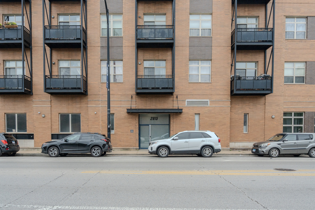 2915 N Clybourn Avenue - Photo 0