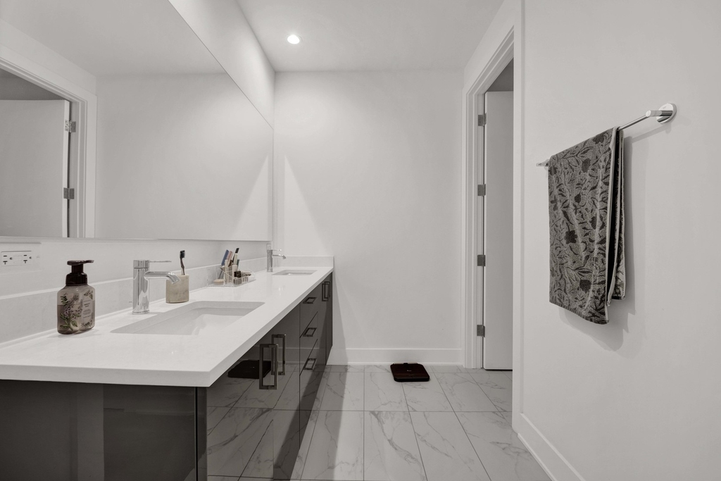 1701 W Webster Avenue - Photo 16