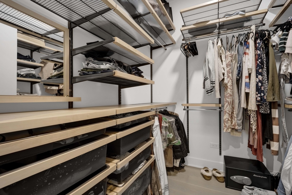 1701 W Webster Avenue - Photo 18